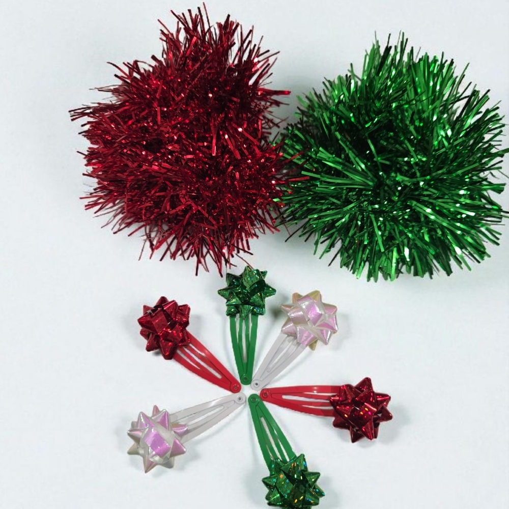 🔥Kids Festive Red and Green Hair Clips & Scrunchie Set🔥